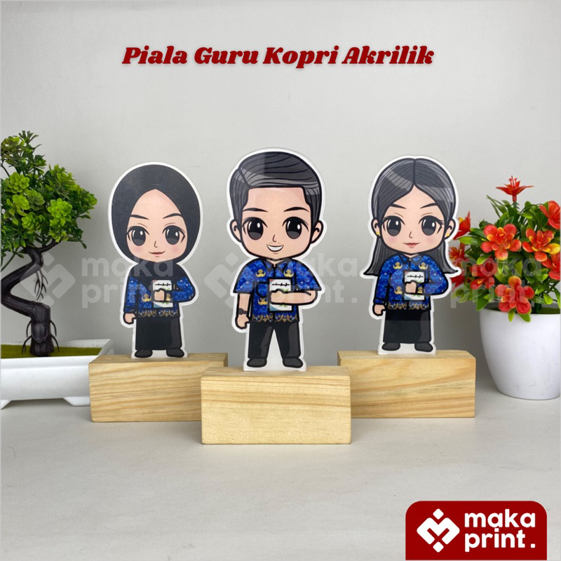 Jual Piala Akrilik Guru Seragam Korpri Tatakan Kayu Free Stiker Nama