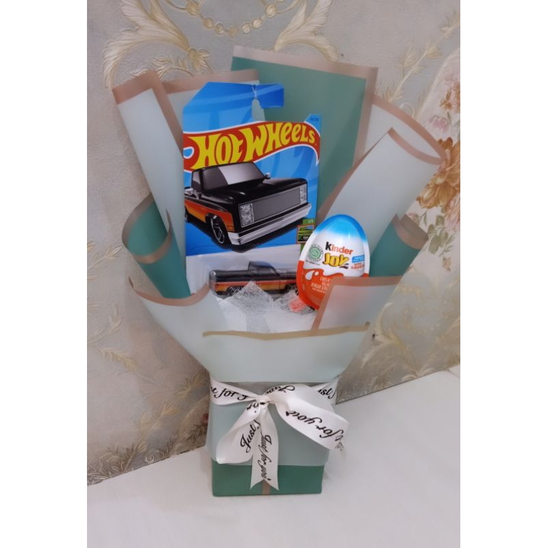 Jual Buket Hot Wheels dan Kinder Joy Buket Kado Hadiah Anak Laki-Laki ...
