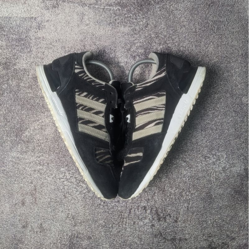 Adidas zx 700 outlet zebra black