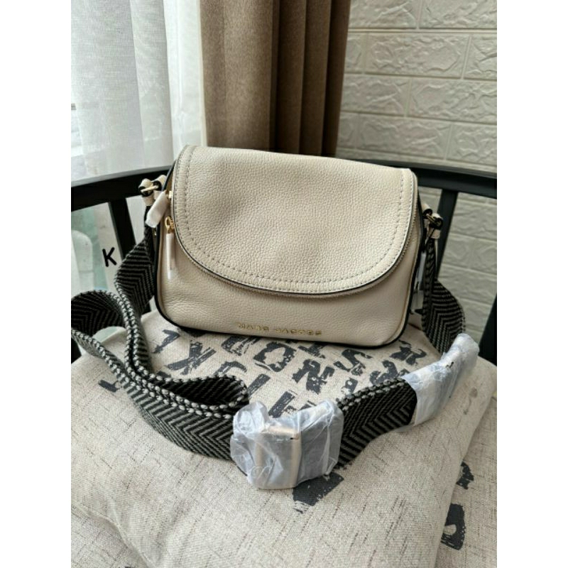 Jual marc jacobs groove mini messenger with webbing strap marshmallow ...
