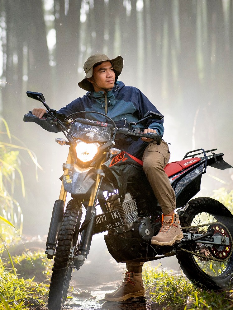 Jual Sepatu Safety Boots Ujung Besi Kerja Proyek Outdoor Riding Keren ...