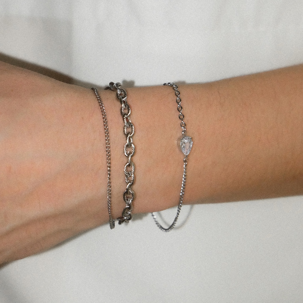 Jual Arnaé Archive — Pear Crystal Bracelet — Gelang Unisex Couple ...