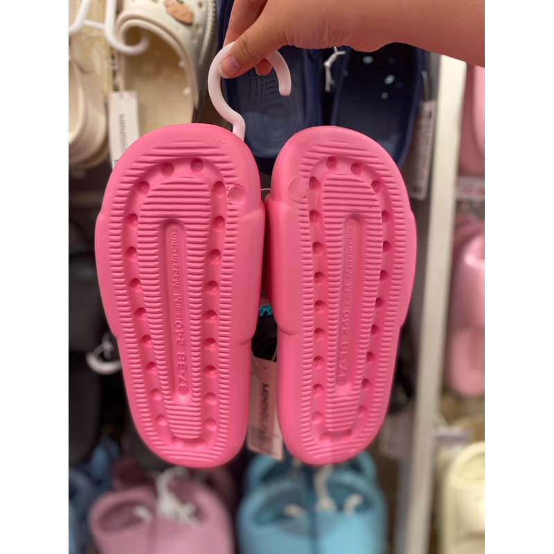 Jual Miniso x Barbie - Sandal Slide Barbie / Sandal Bantal Puffy Barbie ...