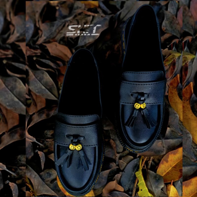 Jual Shitdipity - Sepatu Loafers Smiley Docmart Smile Pria Wanita ...
