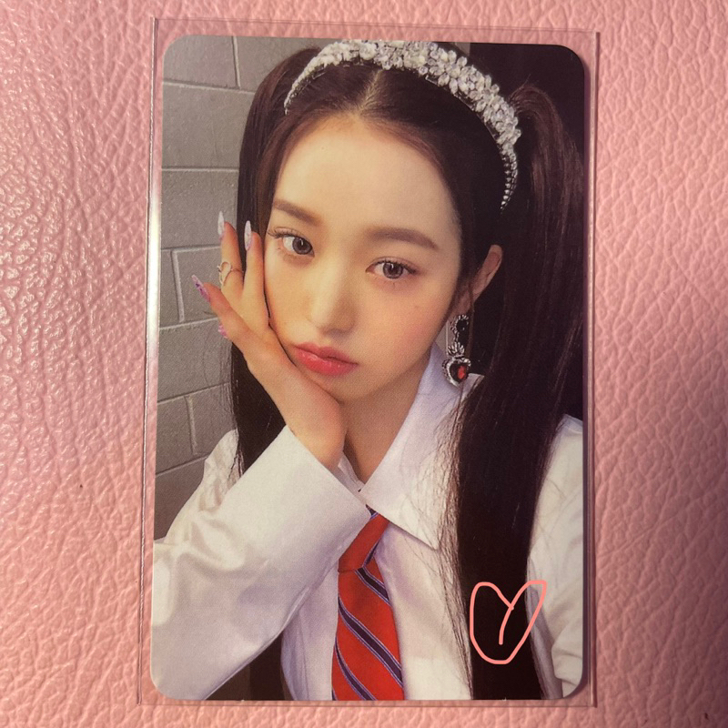 Photo Officielle WONYOUNG - Saison 2025 (Kpop) - Carte Collector Originale