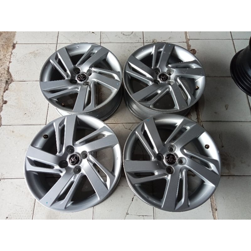 Jual Velg Bekas Oem Raize ring 16 lebar 6 pcd 4x100 | Shopee Indonesia