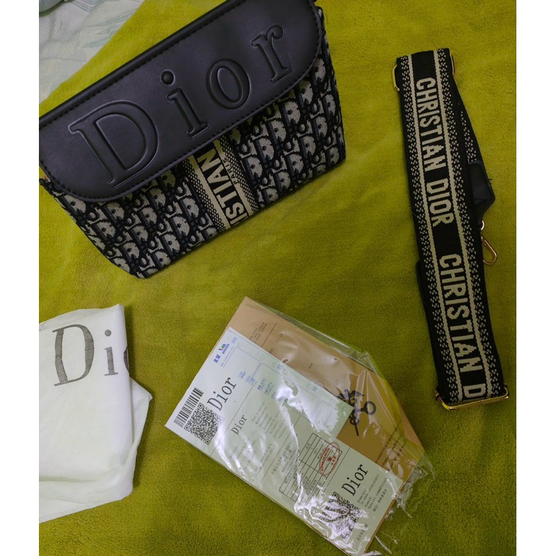 Berburu Tas Dior Mini Glitter: Panduan Lengkap Menjelajahi Ragam Online Shop Terpercaya
