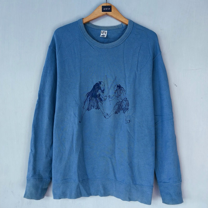 Uniqlo hokusai blue sweatshirt hotsell