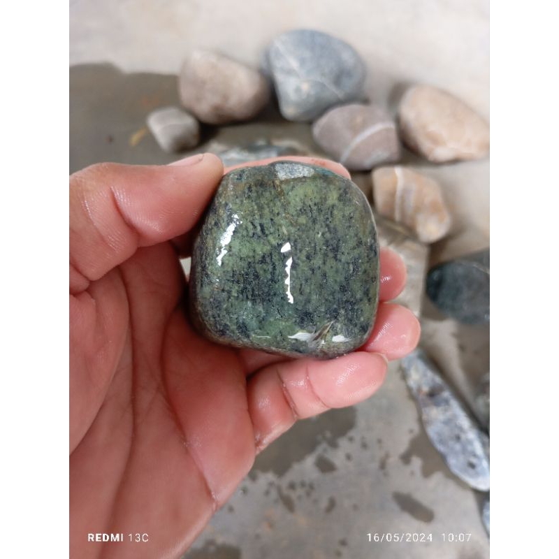 Jual rough batu badar besi hijau 152gr | Shopee Indonesia