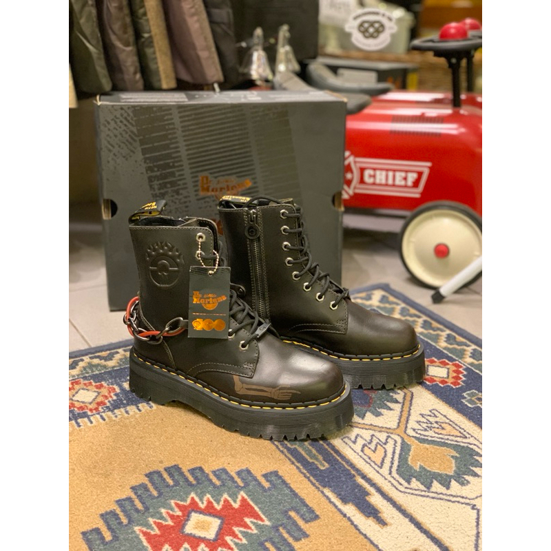 Jual DR. MARTENS JADON MAD MAX WARNER BROS DARK TAUPE ORLEANS LEATHER ORIGINAL BNIB RESMI Shopee Indonesia