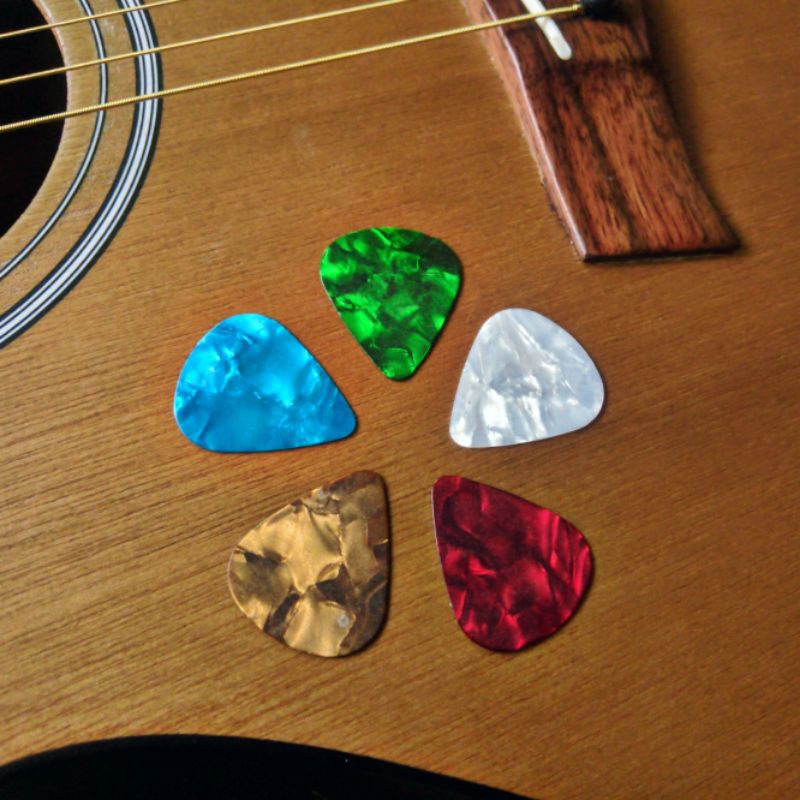 Jual 5 Pcs Pick Gitar Kerang Celluloid Ukuran Paling Tipis Cocok Untuk ...