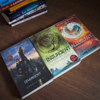 Jual [PRELOVED] Buku Trilogi Divergent (Divergent, Insurgent, Allegiant ...