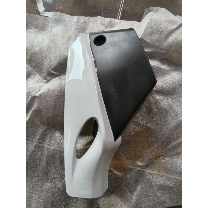 Jual cover box aki Yamaha Fiz R warna putih | Shopee Indonesia