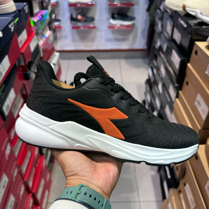 Diadora en ligne - boutique en ligne, magasins, outlet - Marques