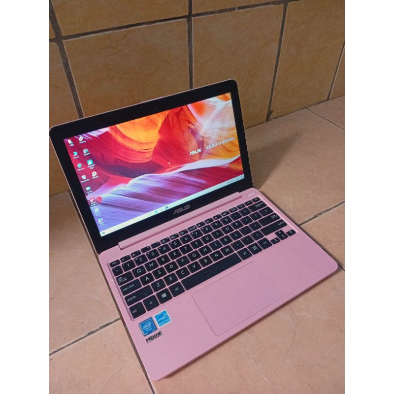 Jual ASUS E203MAH PINK N4000 RAM2GB SSD256GB W10 Second | Shopee Indonesia