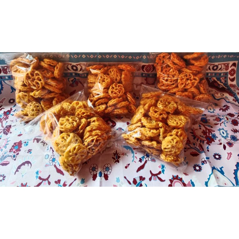 Jual Krupuk Seblak Mawar Daun Jeruk Pedas Gurih 150gr Shopee Indonesia