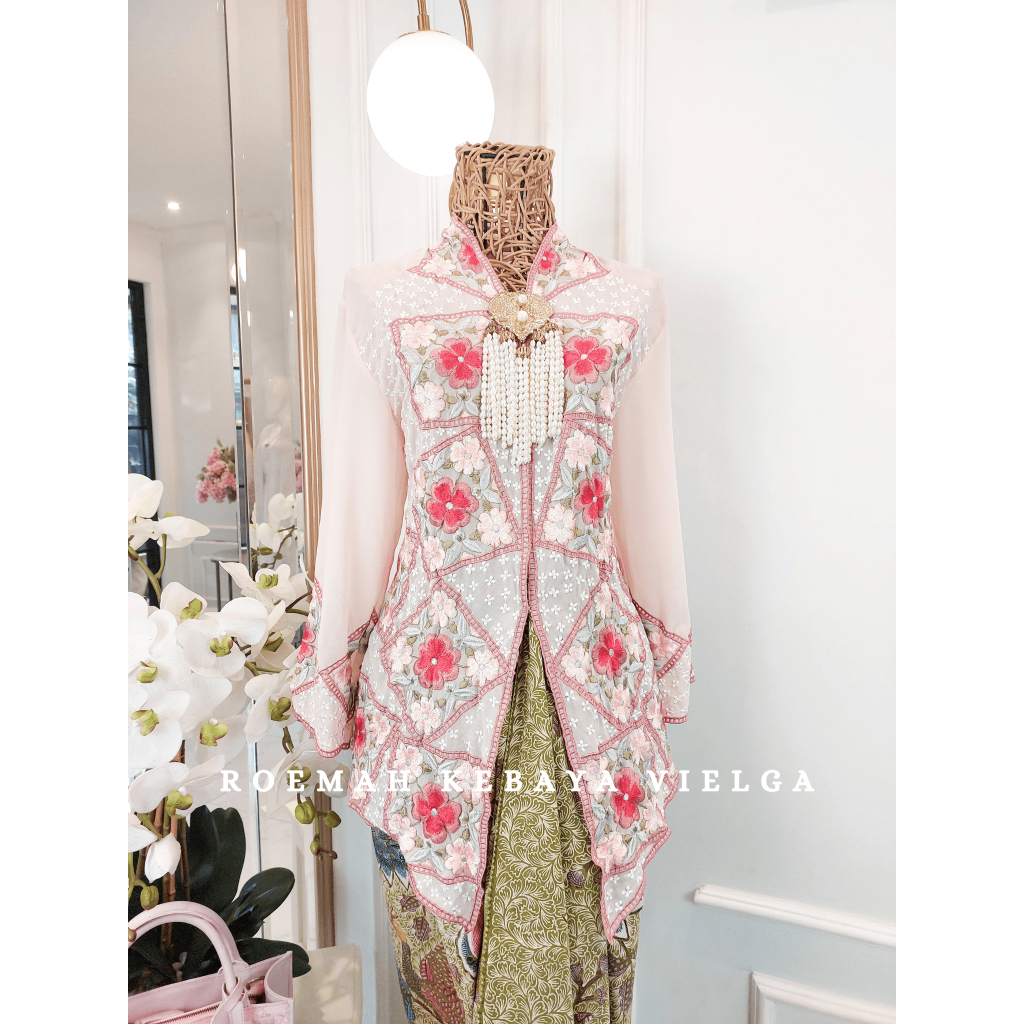 Jual Kebaya Encim Talavera Pink Baby By Roemah Kebaya Vielga | Shopee ...