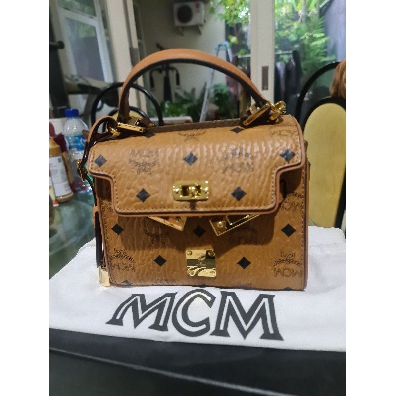 Mcm munchen m1976, Fesyen Wanita, Tas & Dompet di Carousell