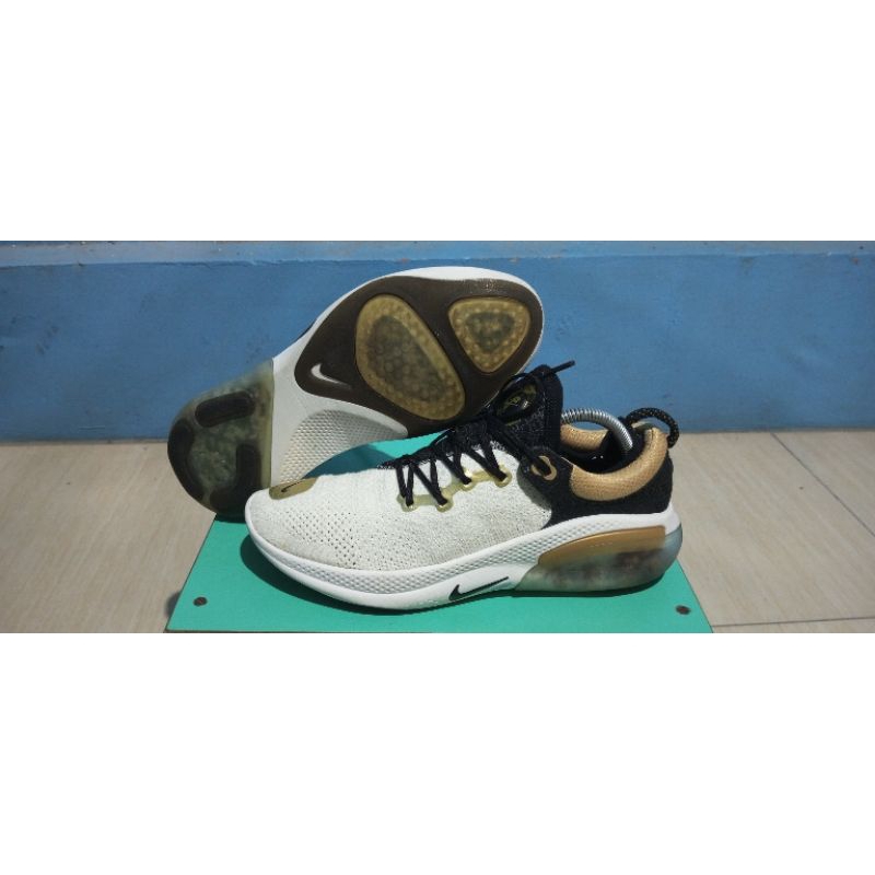 sepatu nike joyride