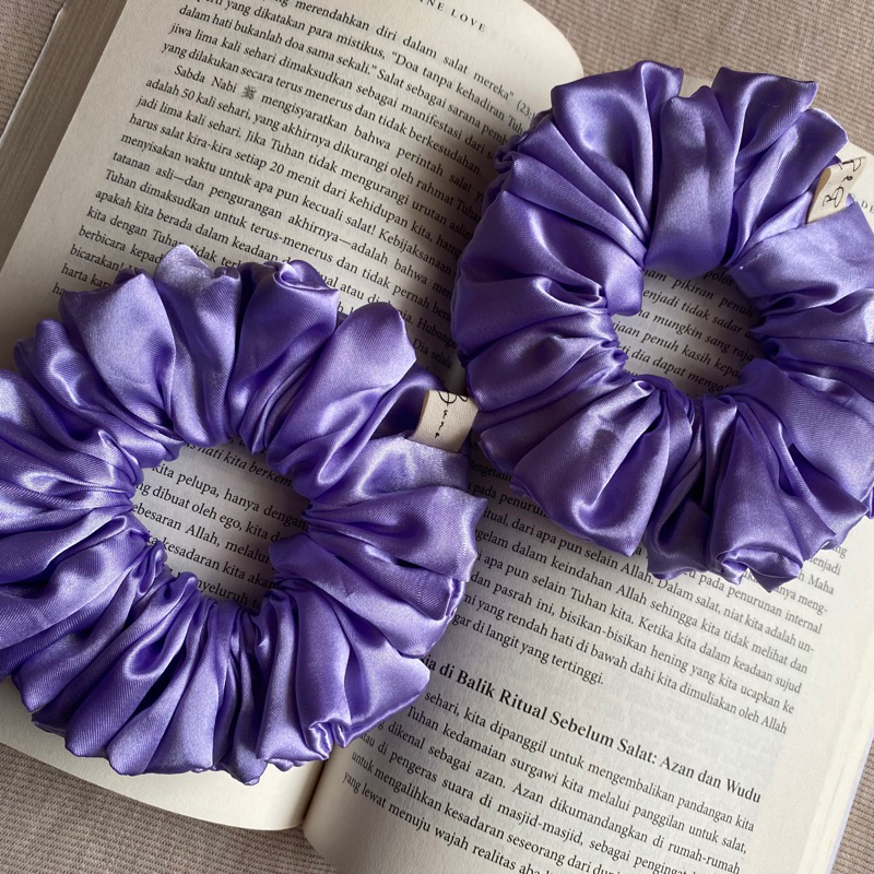 Jual SCRUNCHIE/IKAT RAMBUT PREMIUM UKURAN SEDANG | Shopee Indonesia