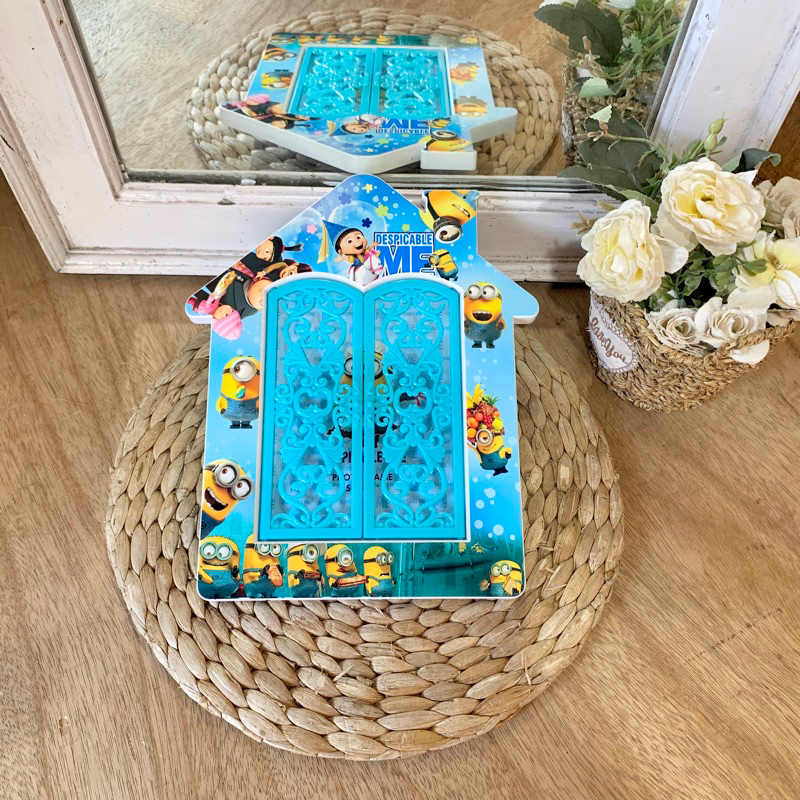 Jual HIASAN DINDING BINGKAI FOTO KOLASE DESPICABLE ME | Shopee Indonesia