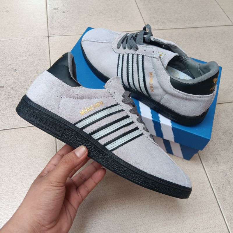 Jual Sepatu Pria Adidas Munchen Edge biru navy abu cokelat