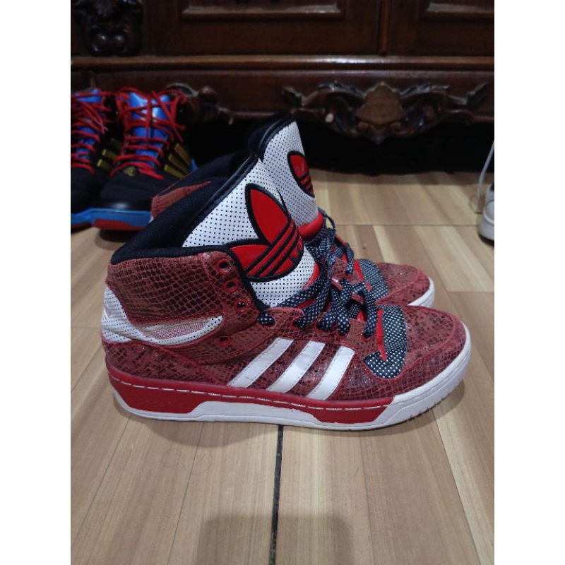 Adidas Metro Attitude High Red 40