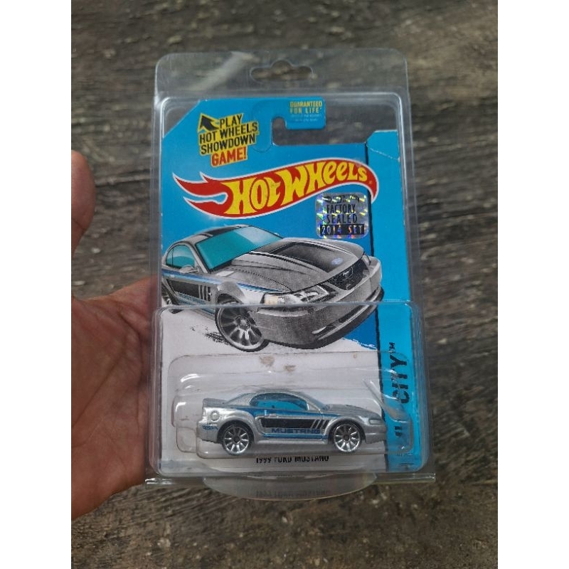 Voiture Miniature Hot Wheels / Matchbox Ford Mustang GT Custom 2018 - Échelle 1/64 - Jaune, Déballée (loose) - Comme Neuve