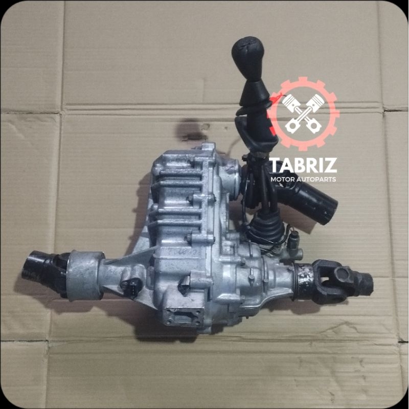 Jual TRANSFER CASE TC PAJERO MINI 4X4 COMPLETE FLANGE/YOKE ORIGINAL