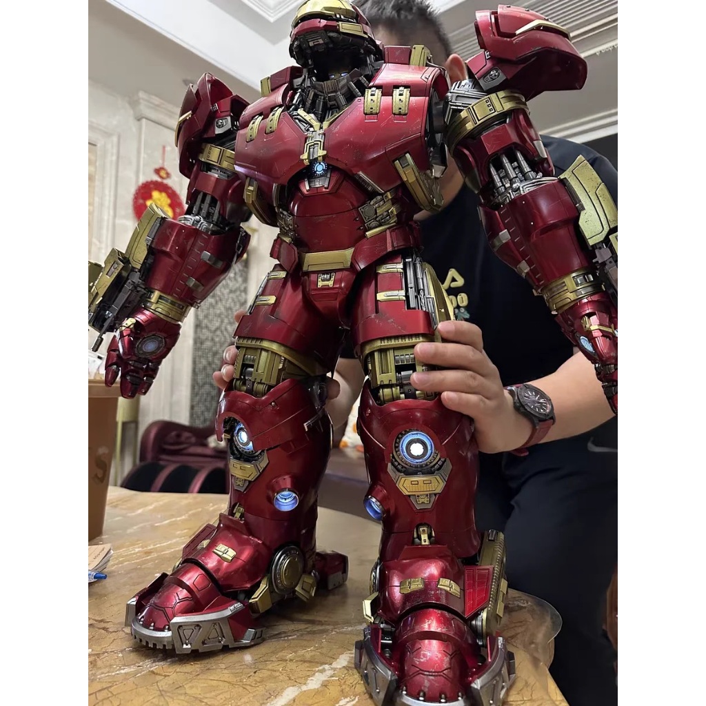 Jual hot toys store hulkbuster