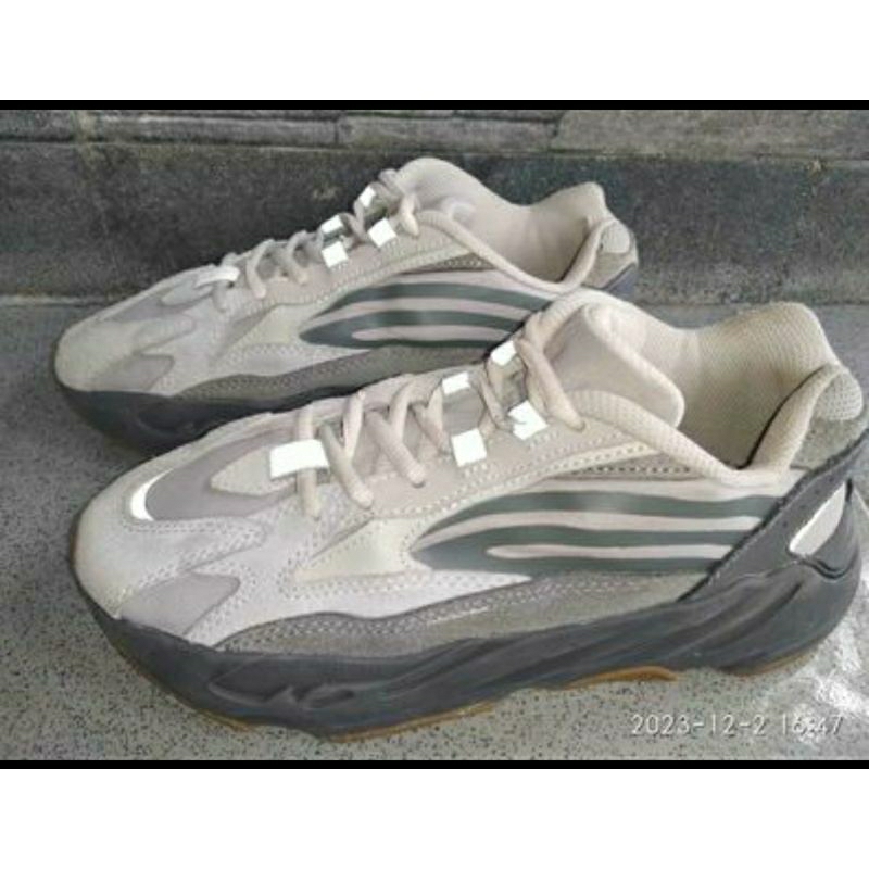 Yeezy hot sale 700 shopee