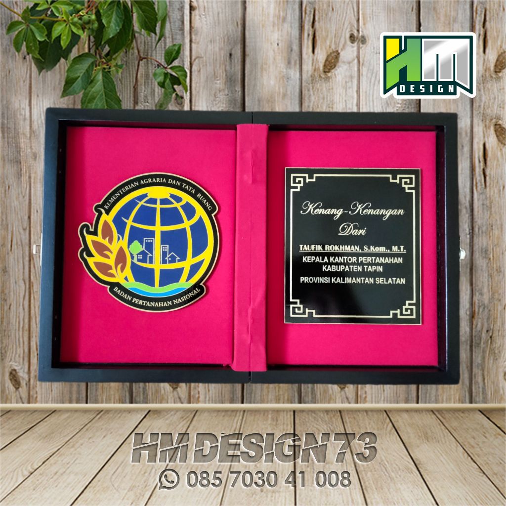 Jual PLAKAT BOX KAYU BUKU / PLAKAT BOX ACRILIC KUNINGAN | Shopee Indonesia