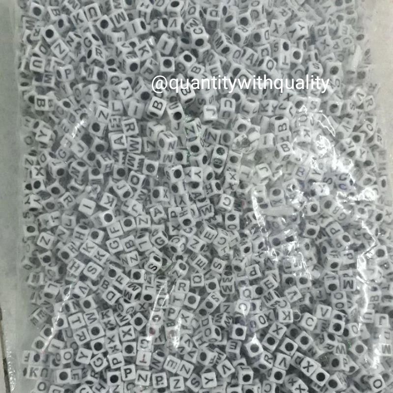 Jual manik manik kotak putih huruf hitam 450gram | Shopee Indonesia