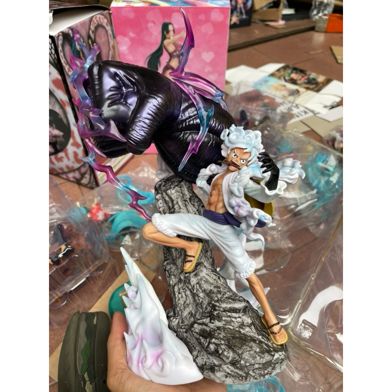Jual action figure one piece diorama luffy gear 5 tangan besar hitam
