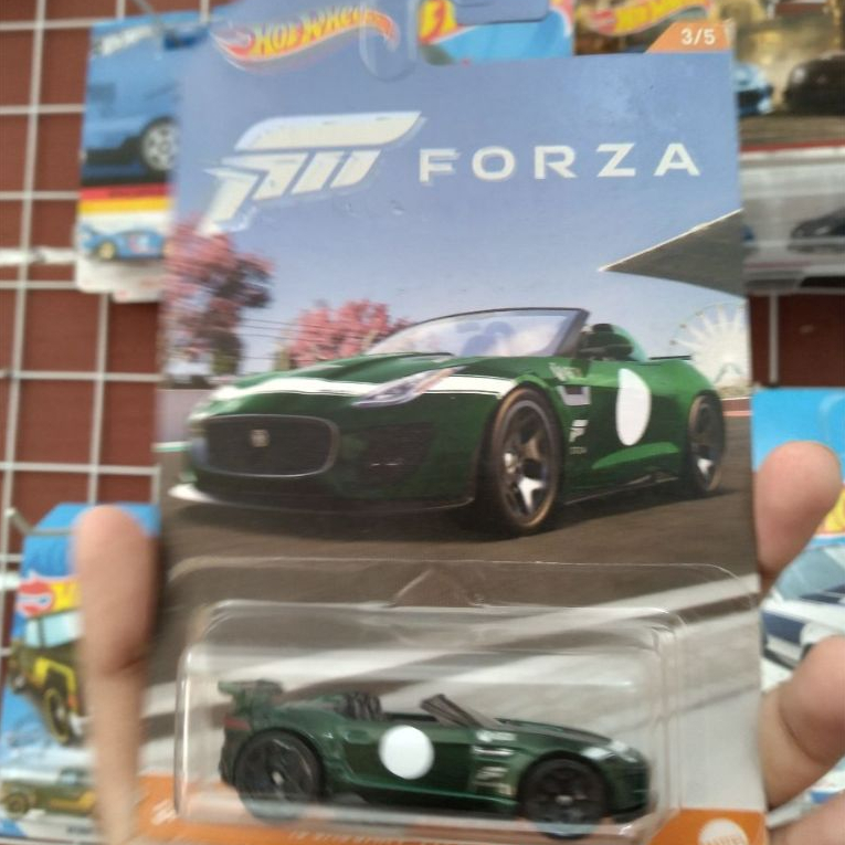Hot Wheels Id '15 Jaguar F-Type Project 7 – NFC-Enabled Smart Car For Digital Racing & App Play