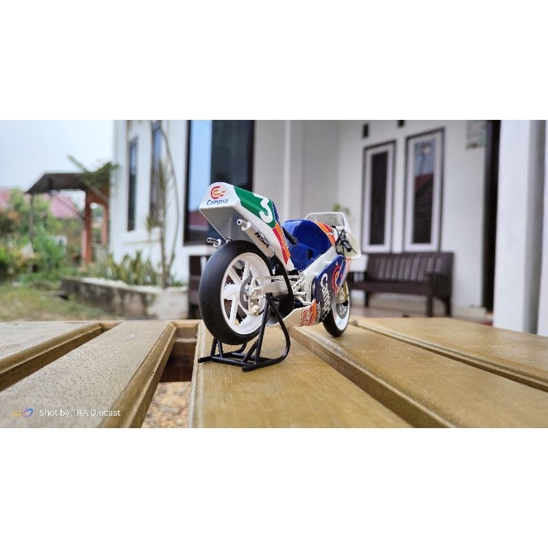 Ixo 1:12 Valentino Rossi Honda NSR500 MotoGP 2001 Altaya CK999624 model car  CK999624