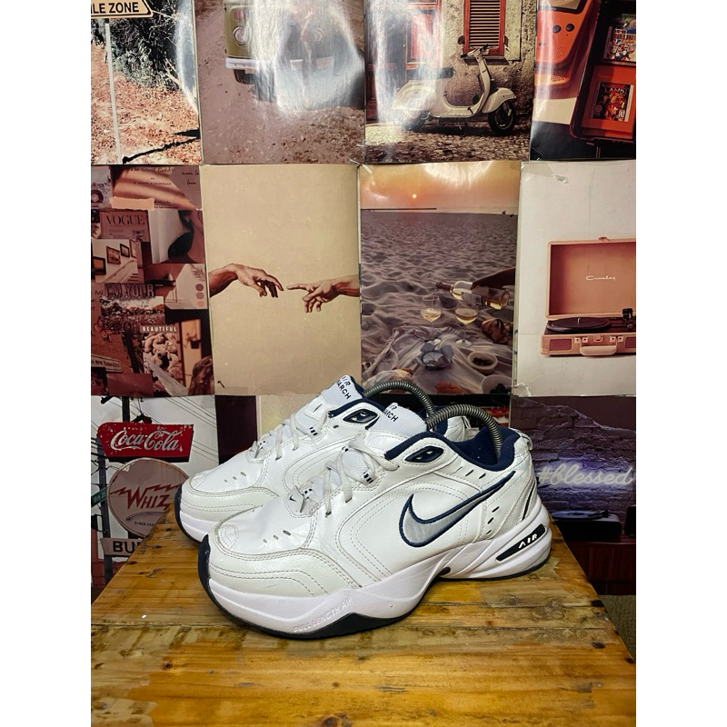 Jual sepatu running / Badminton second | Shopee Indonesia