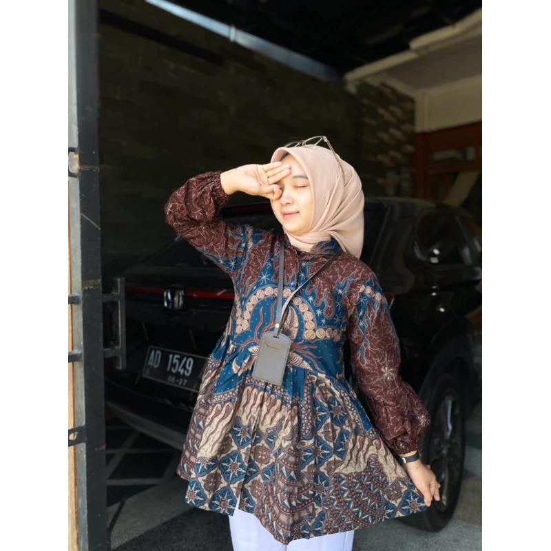 Blouse Medina Burgundy Batik Wanita Elegan