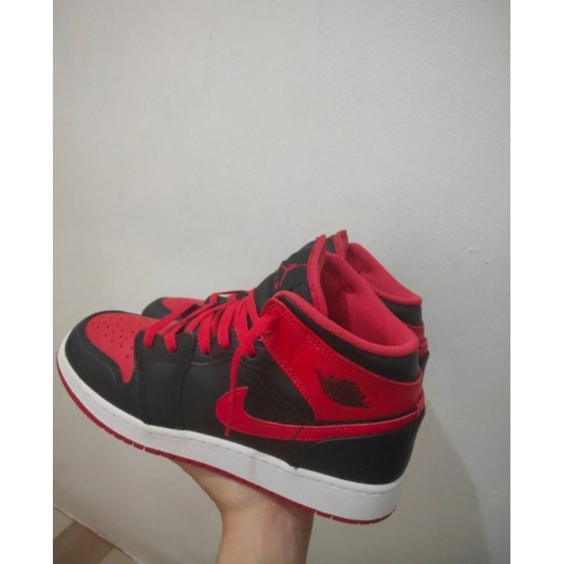 berat sepatu air jordan 1
