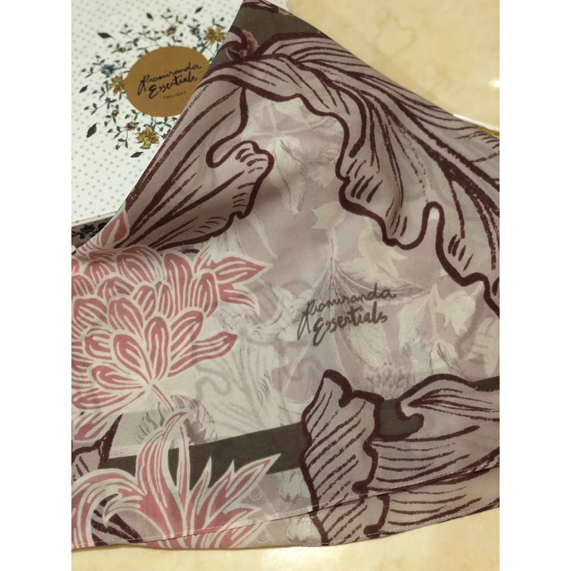 Jual RIA MIRANDA SCARF (preloved) | Shopee Indonesia