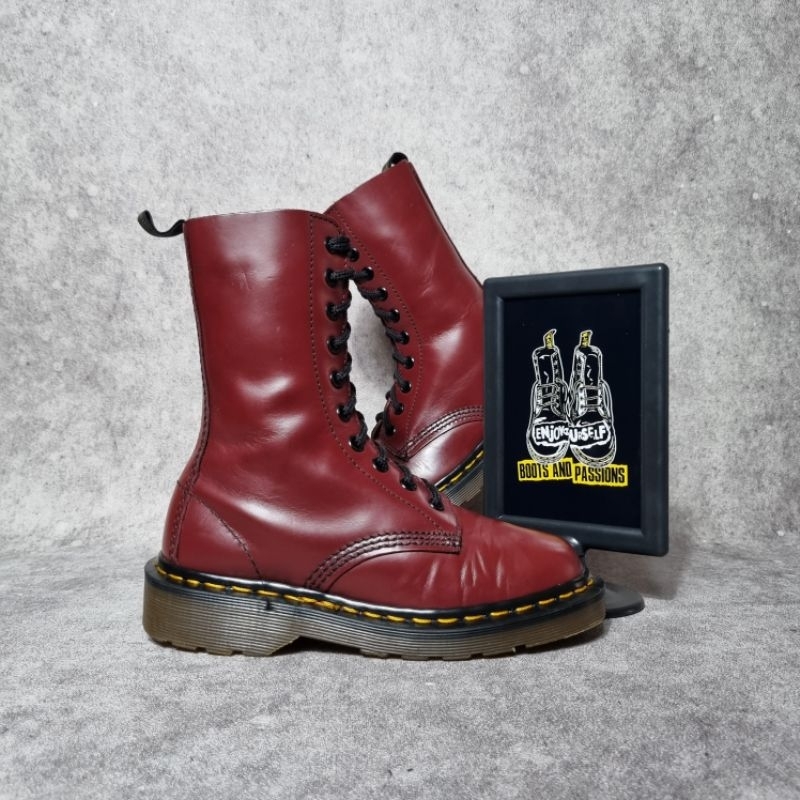 ドクターマーチン　Dr.Martens CLEMENCY RED STEWART 1460 Cherry Red Smooth Dr. Marten 8 Eye Boots – DeadRockers