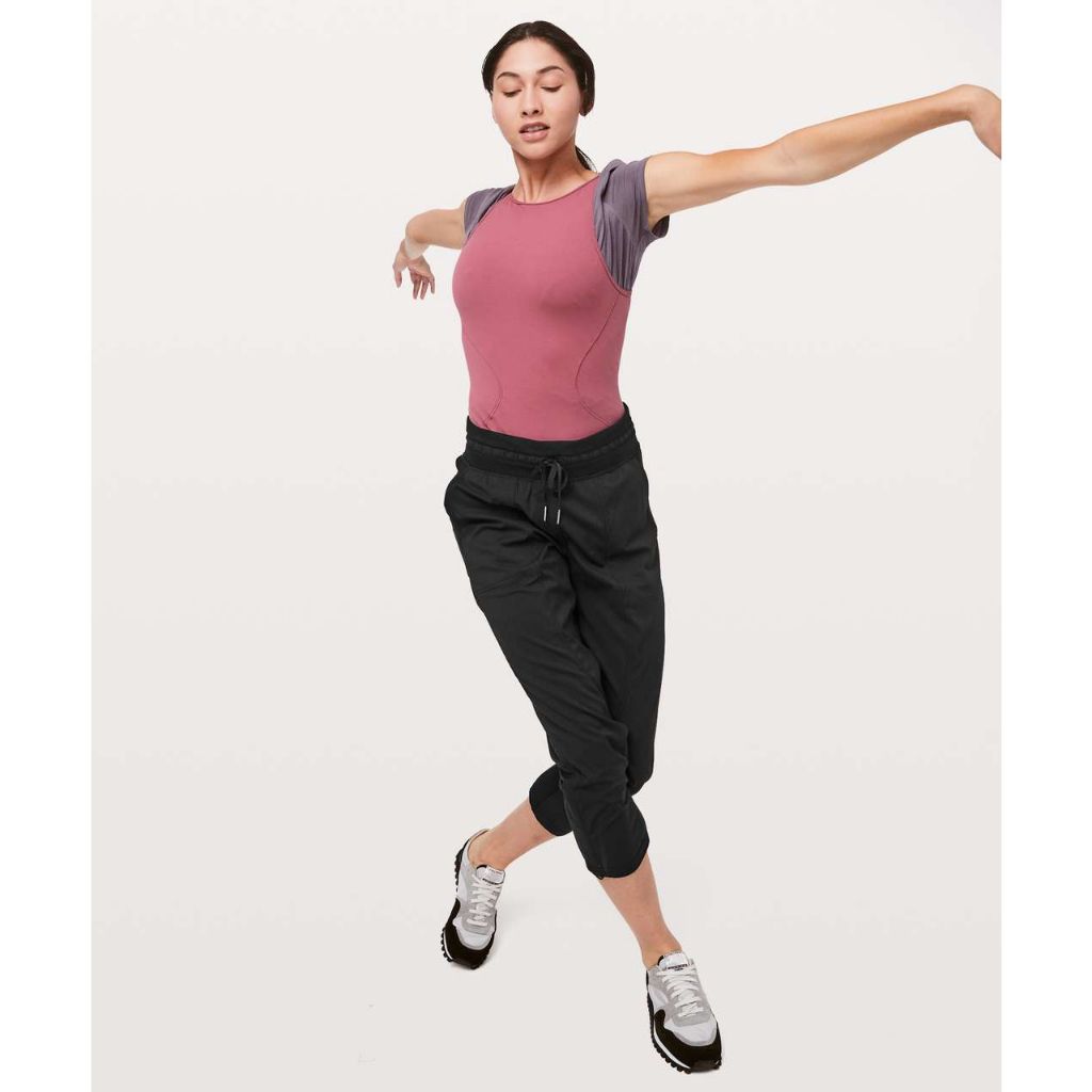 Jual newest Lululemon Dance Studio Crop 25