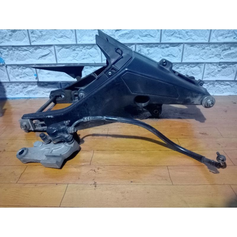 r15 v3 swing arm price