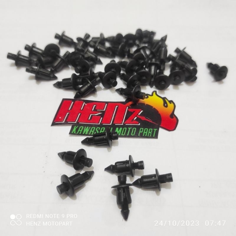 100x Black Nylon Fender Fairing Clip Rivets – Fits Kawasaki Ninja, ZX14, ZX6R, ZX7 & More Sportbikes