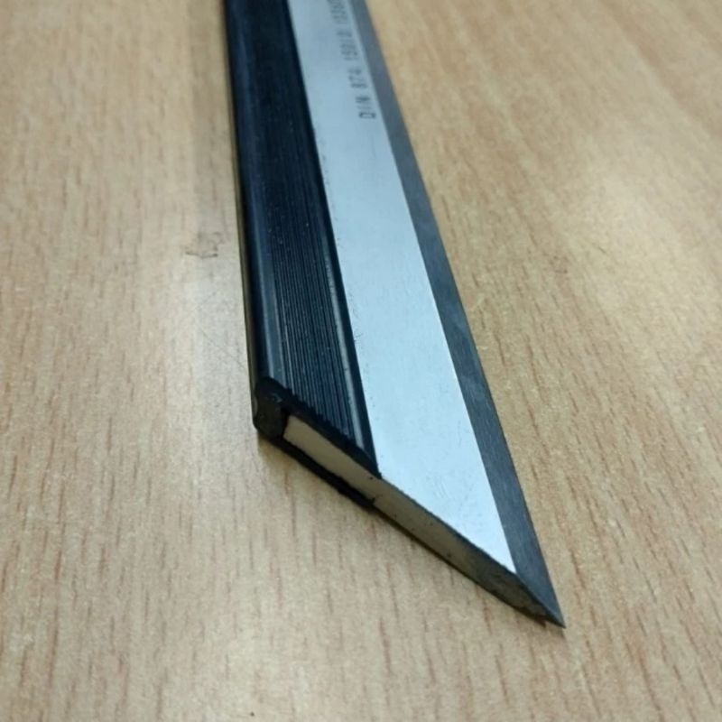 Set 4 Coperture Per Tubi Radiatore – Bianche O Nere, 15x300 Mm, Tagliabili, Installazione Senza Rimuovere I Tubi