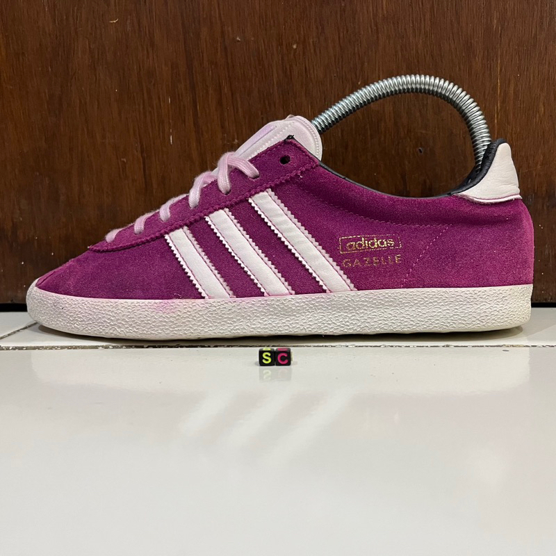 Adidas sales gazelle magenta