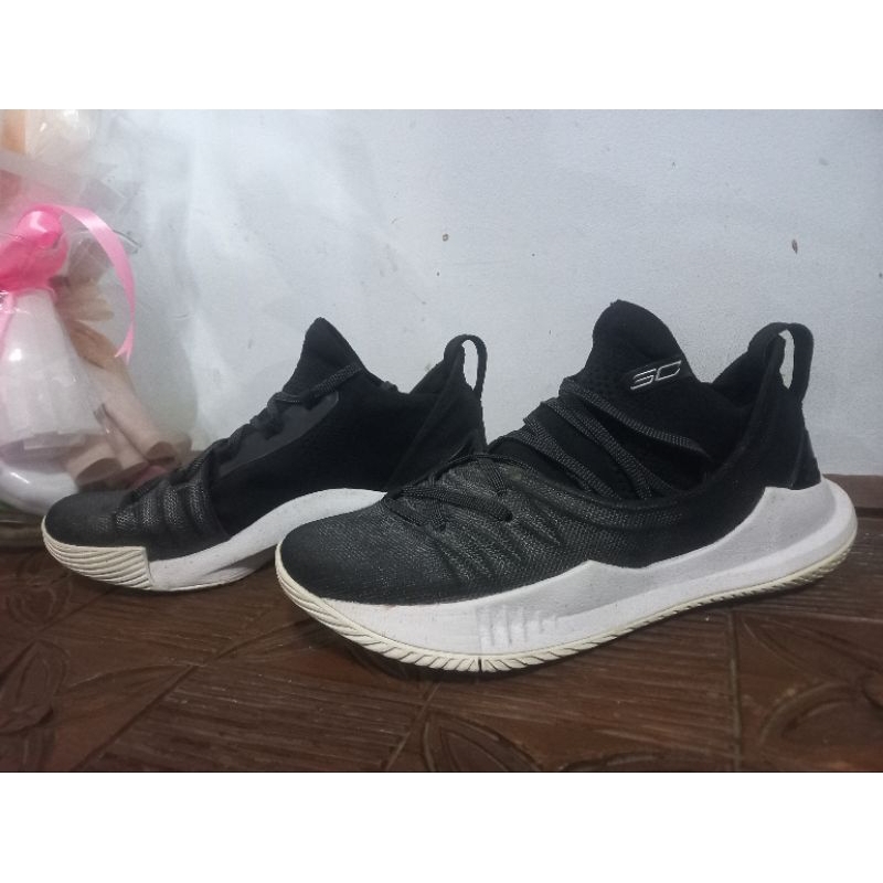 Under armour best sale curry 5 harga