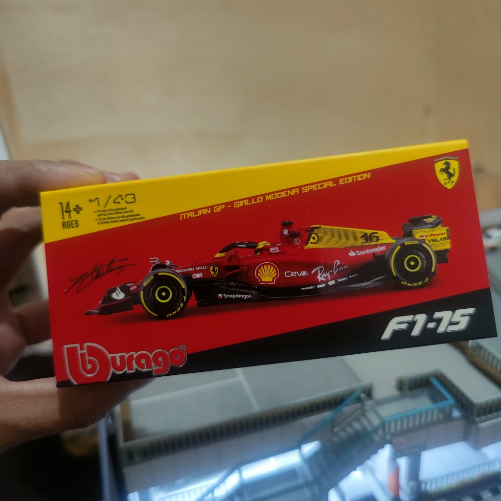 Jual BBurago Premium F1 Ferrari F1-75 Carlos Sainz Charles Leclerc 1/43