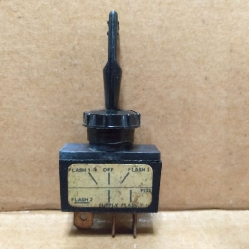 Jual Toggle Switch 3 Kaki 3 On-Off-On 20A Original England | Shopee ...