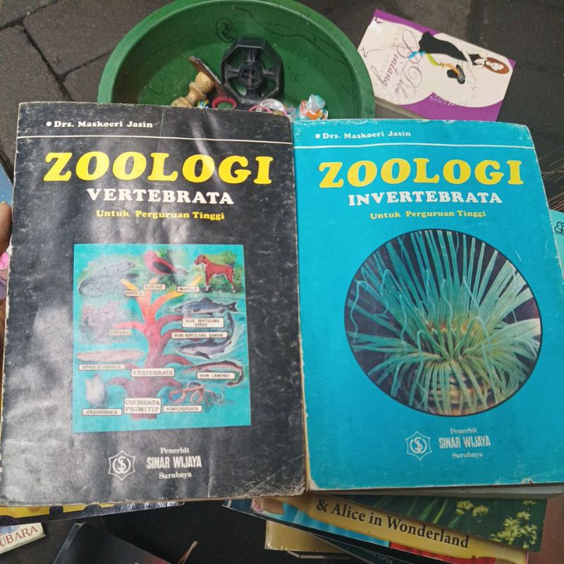 Jual Buku Zoologi Vertebrata Dan Invertebrata Sepaket 2 Buku Bekas ...